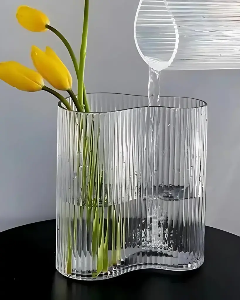 GLASS VASE