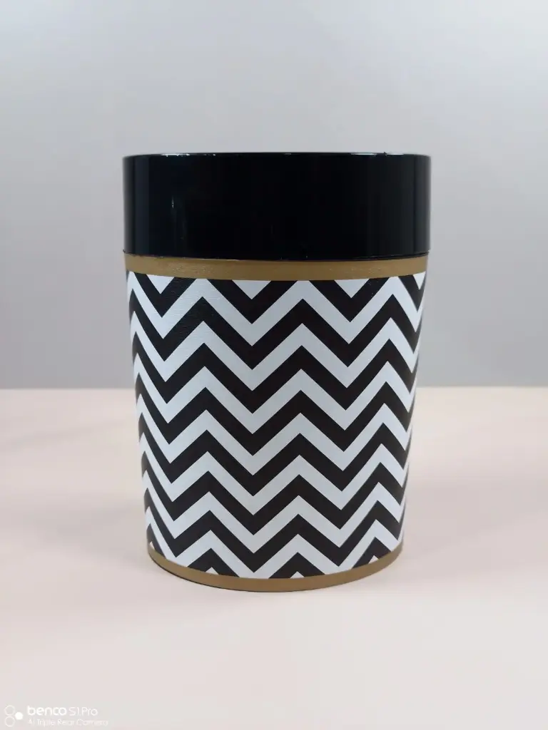 SUNPLAST OVAL CONTAINER 0.8lt (BLACK&WHITE DESIGN)