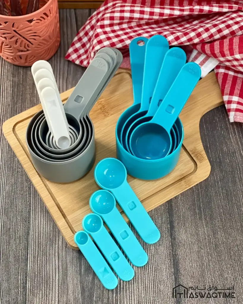 MEASURING CUPS